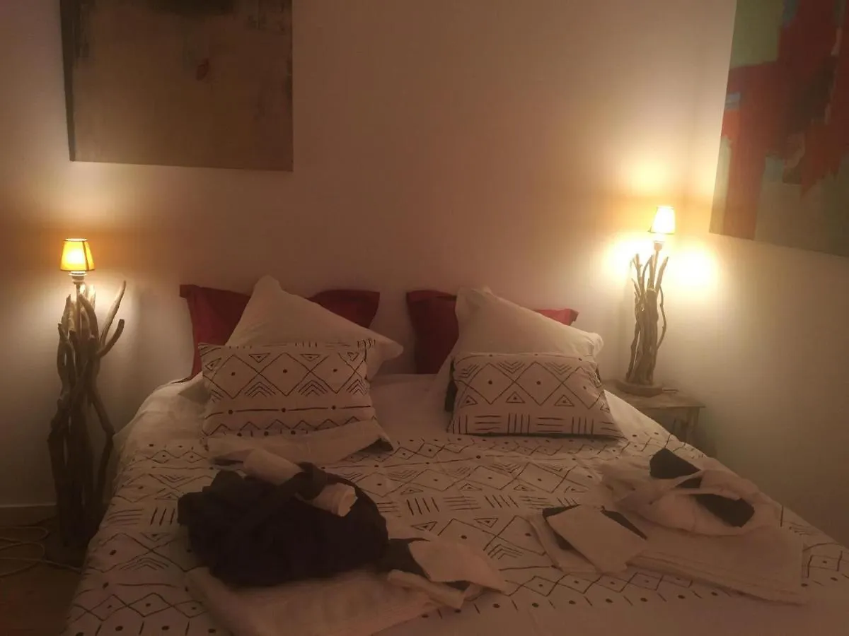 Le Dernier Metro Bed & Breakfast Woluwe-Saint-Pierre Belgium