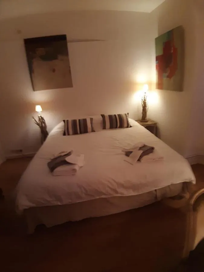 Le Dernier Metro Bed & Breakfast Woluwe-Saint-Pierre Belgium